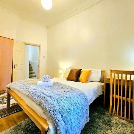 Charming Home With Private Balcony, On 1St Floor, With 2 Bathrooms, 3 Min Walk To Earl'S Court Station London Eksteriør bilde