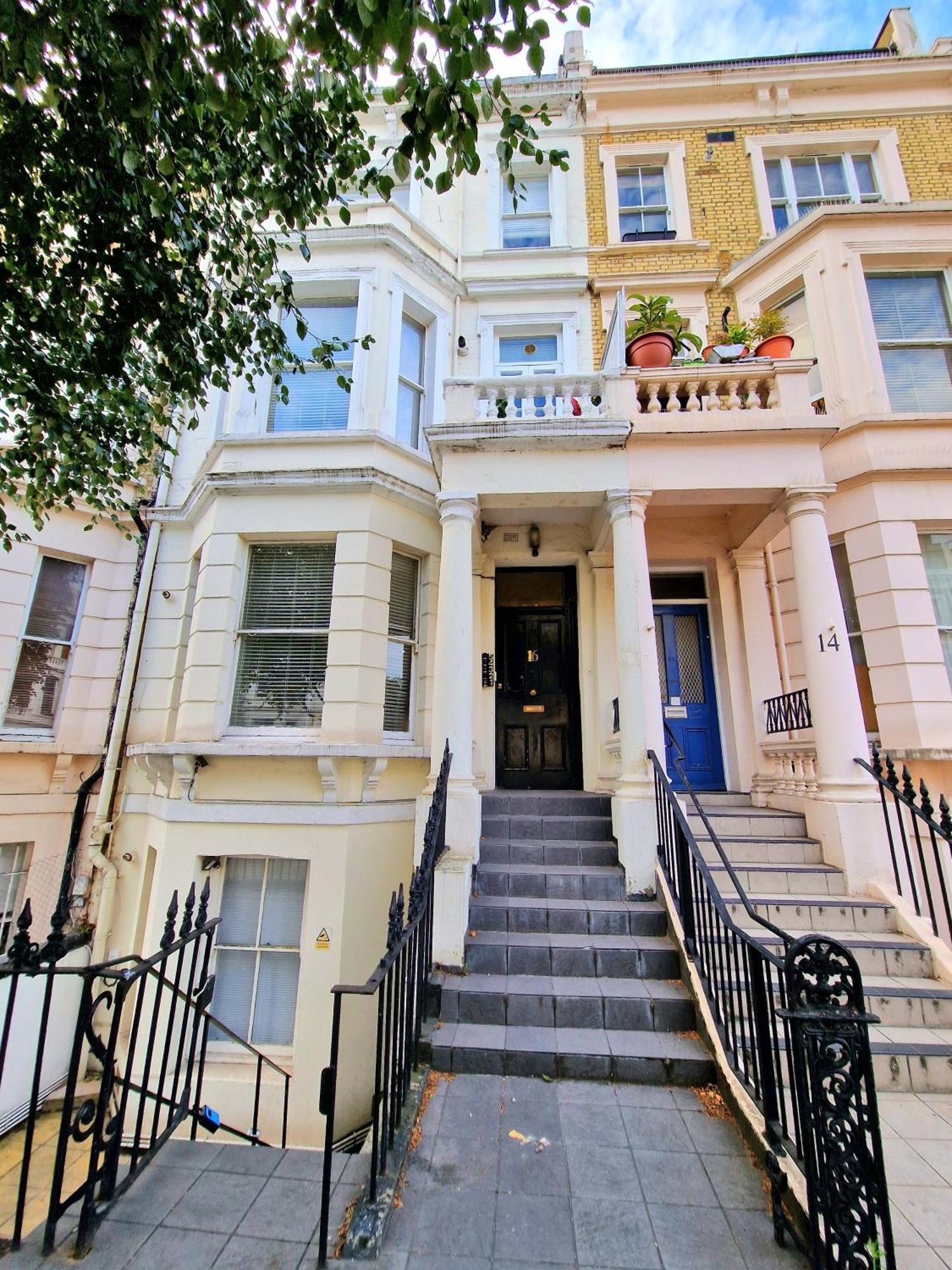 Charming Home With Private Balcony, On 1St Floor, With 2 Bathrooms, 3 Min Walk To Earl'S Court Station London Eksteriør bilde