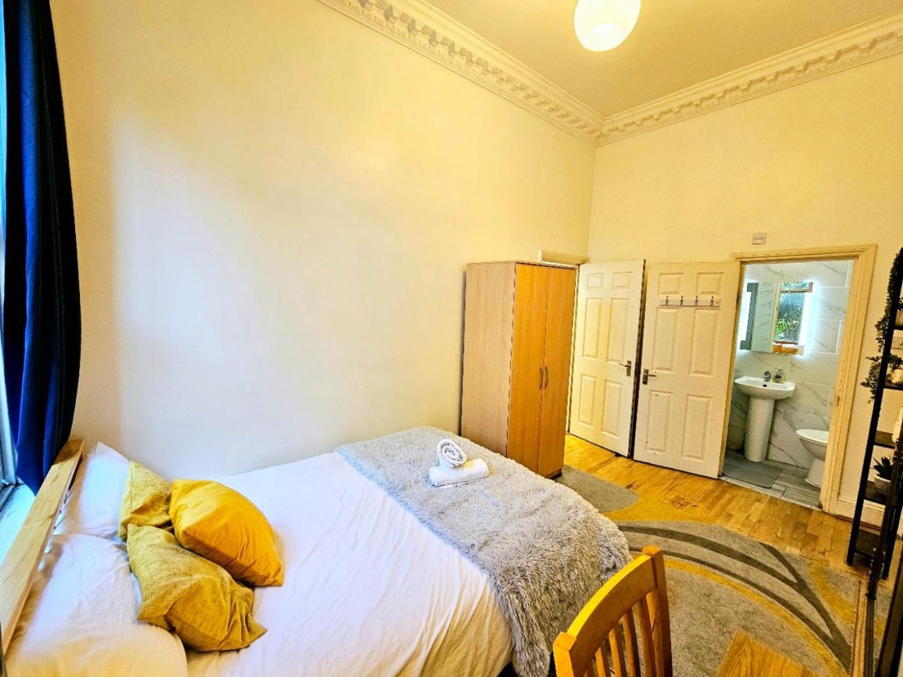 Charming Home With Private Balcony, On 1St Floor, With 2 Bathrooms, 3 Min Walk To Earl'S Court Station London Eksteriør bilde