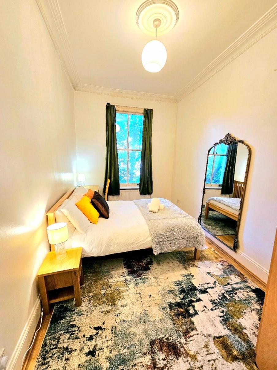 Charming Home With Private Balcony, On 1St Floor, With 2 Bathrooms, 3 Min Walk To Earl'S Court Station London Eksteriør bilde