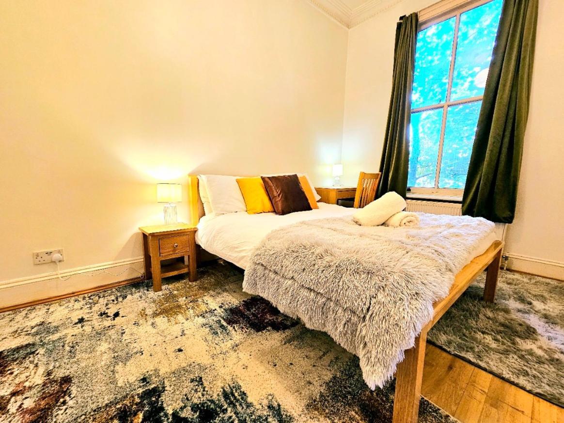 Charming Home With Private Balcony, On 1St Floor, With 2 Bathrooms, 3 Min Walk To Earl'S Court Station London Eksteriør bilde
