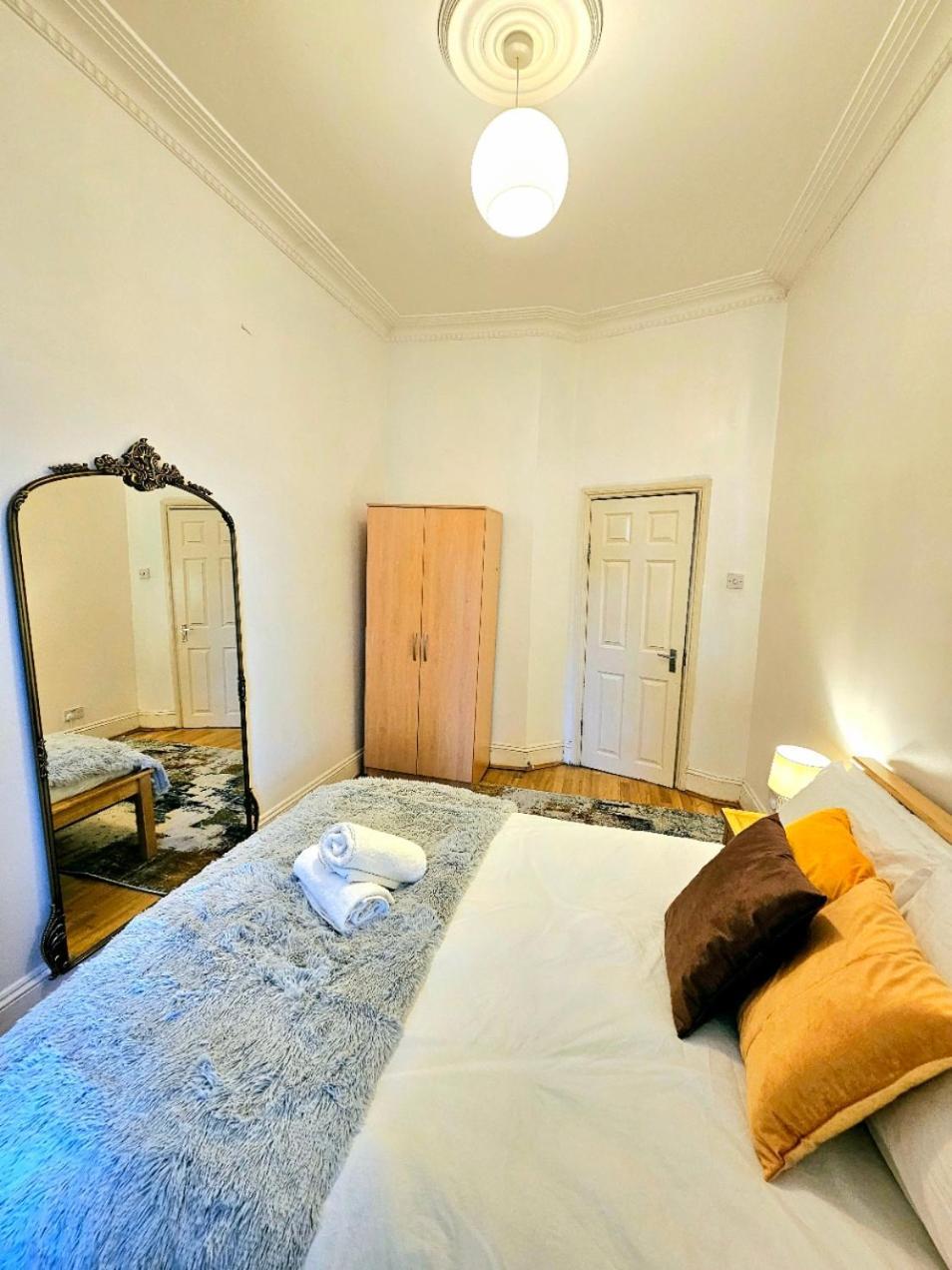 Charming Home With Private Balcony, On 1St Floor, With 2 Bathrooms, 3 Min Walk To Earl'S Court Station London Eksteriør bilde