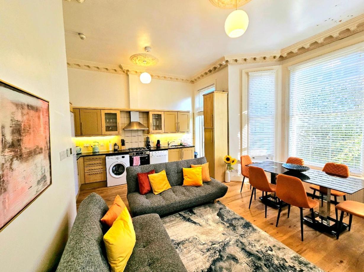 Charming Home With Private Balcony, On 1St Floor, With 2 Bathrooms, 3 Min Walk To Earl'S Court Station London Eksteriør bilde