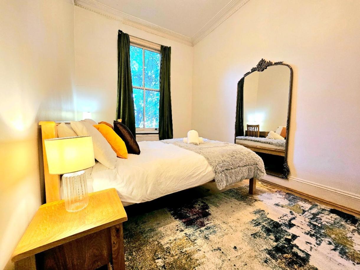 Charming Home With Private Balcony, On 1St Floor, With 2 Bathrooms, 3 Min Walk To Earl'S Court Station London Eksteriør bilde