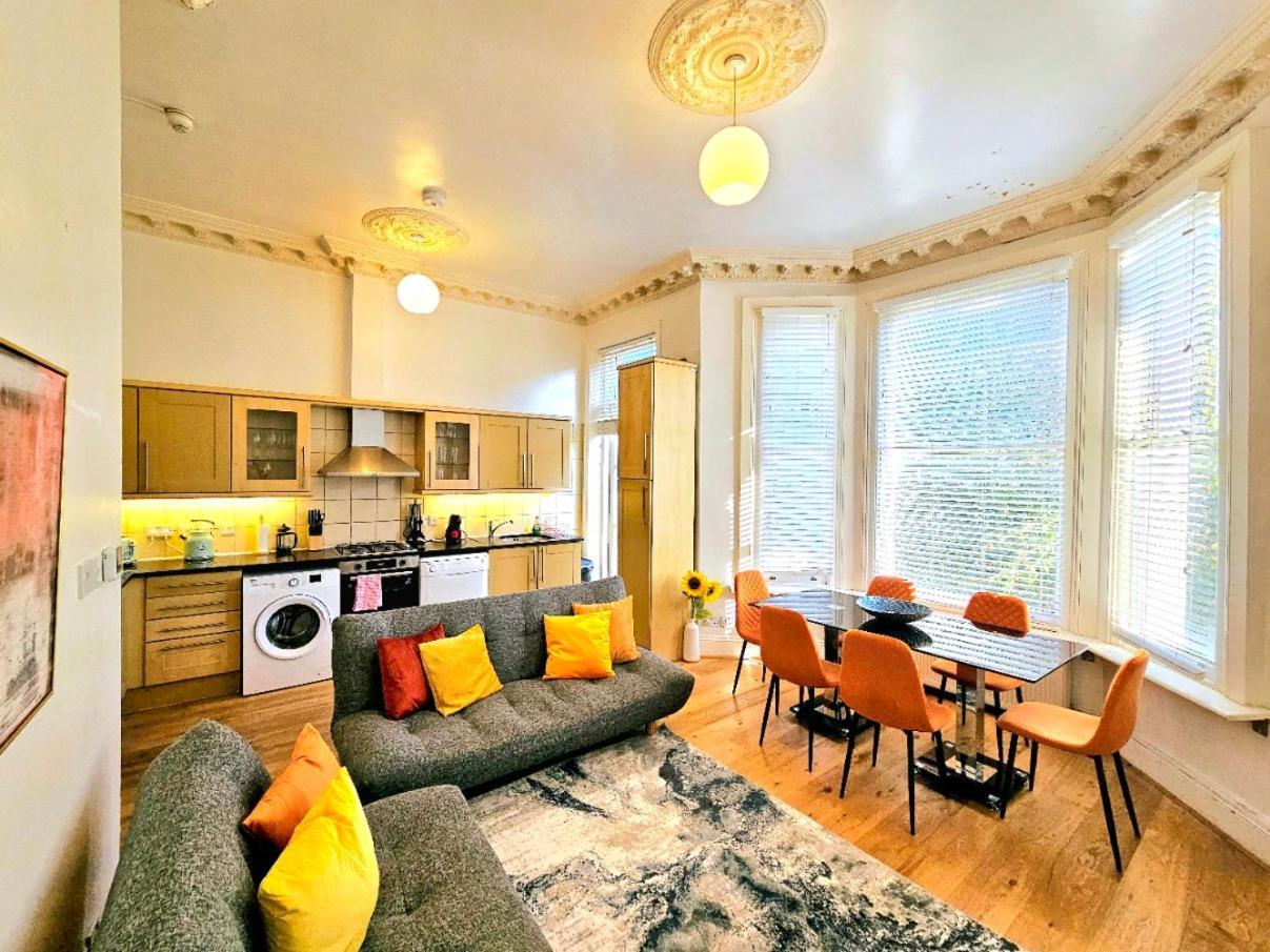 Charming Home With Private Balcony, On 1St Floor, With 2 Bathrooms, 3 Min Walk To Earl'S Court Station London Eksteriør bilde