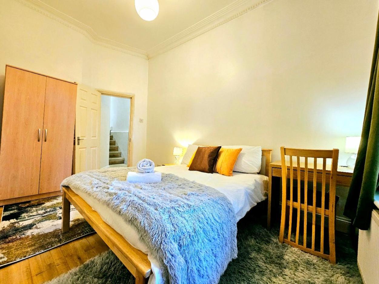 Charming Home With Private Balcony, On 1St Floor, With 2 Bathrooms, 3 Min Walk To Earl'S Court Station London Eksteriør bilde