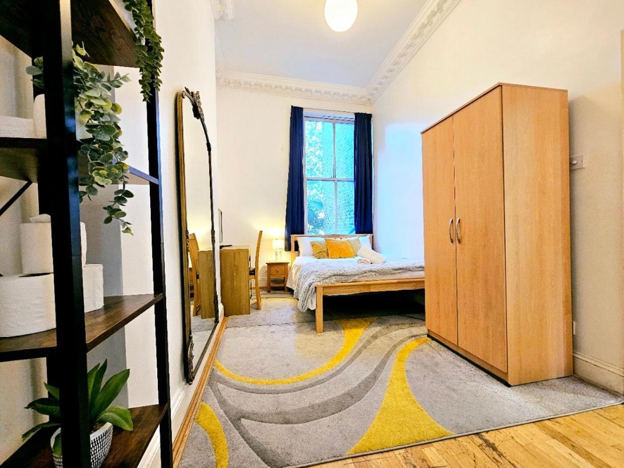 Charming Home With Private Balcony, On 1St Floor, With 2 Bathrooms, 3 Min Walk To Earl'S Court Station London Eksteriør bilde