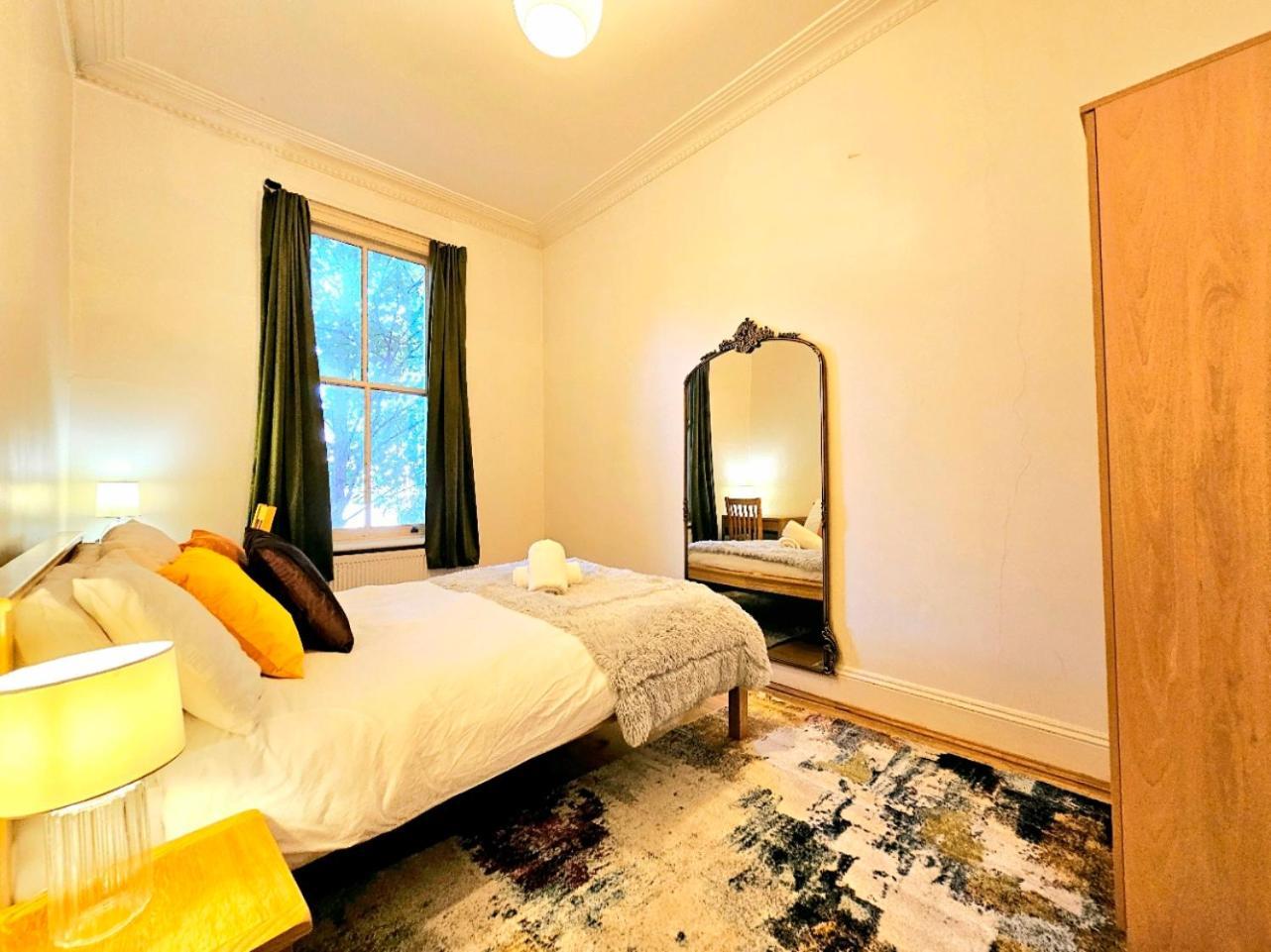 Charming Home With Private Balcony, On 1St Floor, With 2 Bathrooms, 3 Min Walk To Earl'S Court Station London Eksteriør bilde