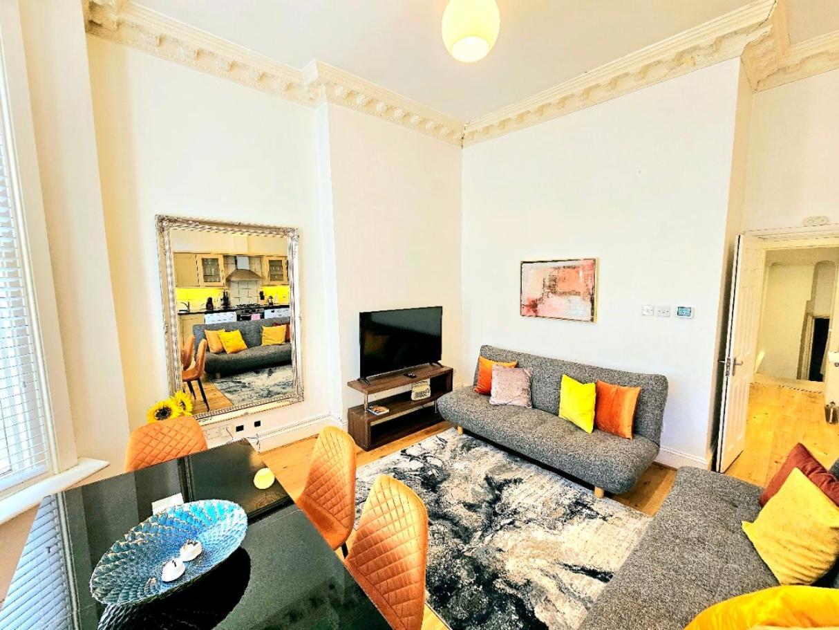 Charming Home With Private Balcony, On 1St Floor, With 2 Bathrooms, 3 Min Walk To Earl'S Court Station London Eksteriør bilde