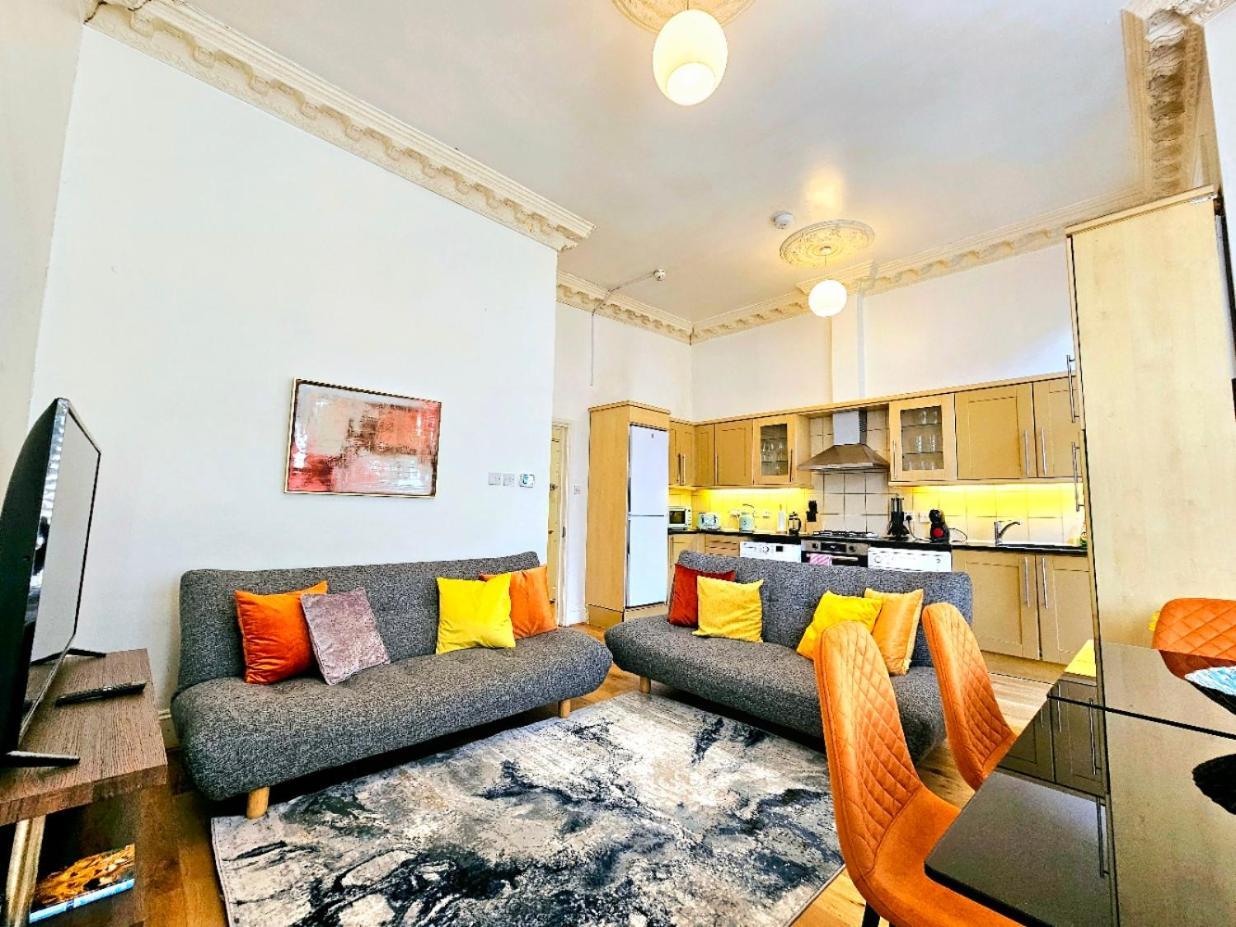 Charming Home With Private Balcony, On 1St Floor, With 2 Bathrooms, 3 Min Walk To Earl'S Court Station London Eksteriør bilde