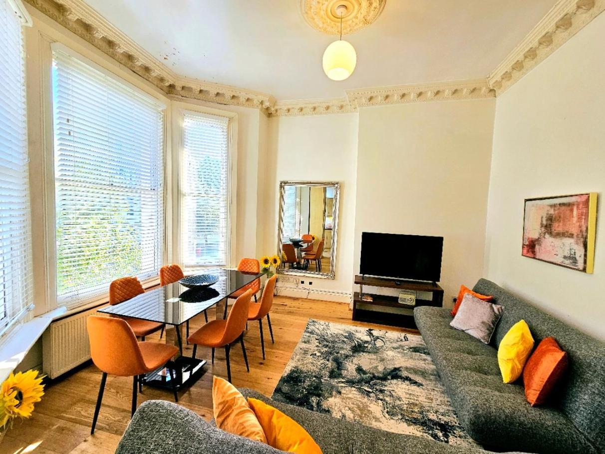 Charming Home With Private Balcony, On 1St Floor, With 2 Bathrooms, 3 Min Walk To Earl'S Court Station London Eksteriør bilde